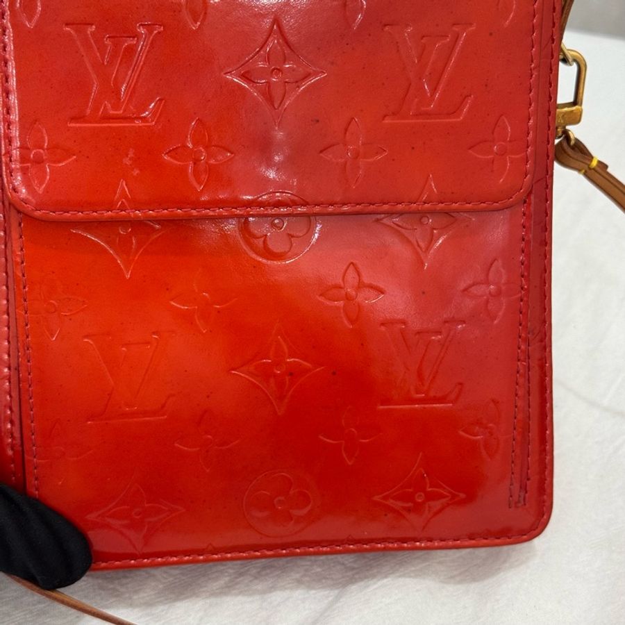 Louis Vuitton 漆皮紅色相機包-10