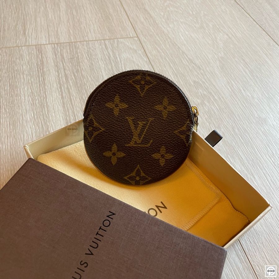 LV Louis Vuitton Monogram Coin Case 圓形零錢包-0