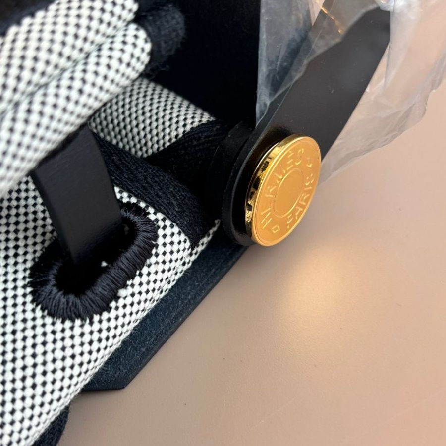 ::HERMES:: 愛馬仕 W刻MINI HERBAG 帆布黑皮革金釦斜背包-13