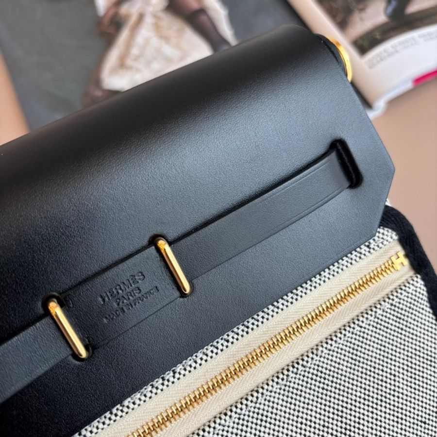 ::HERMES:: 愛馬仕 W刻MINI HERBAG 帆布黑皮革金釦斜背包-18
