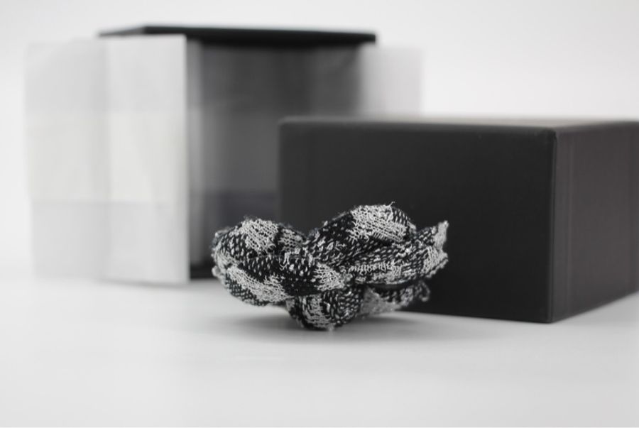 Chanel 23K 羊毛混合纖維秋冬灰和黑色山茶花胸針-8