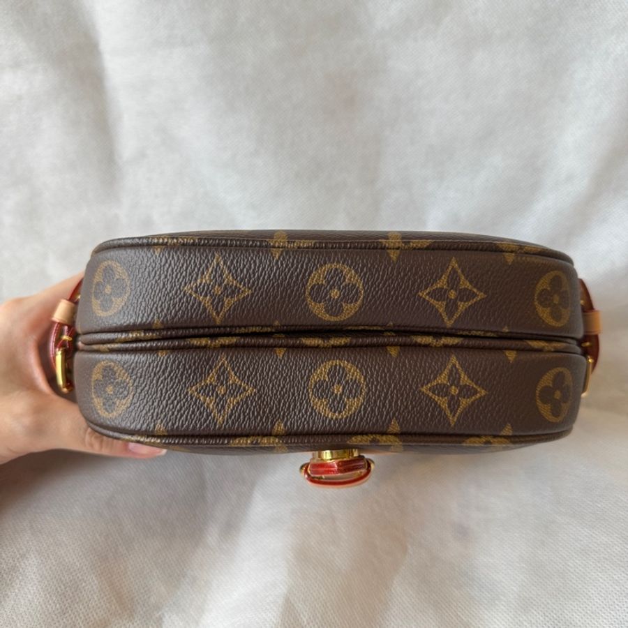 LV Saumur bb (M46740)-2