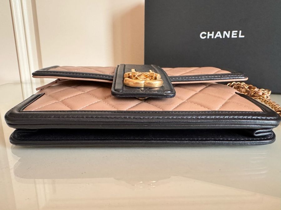 CHANEL 米黑WOC-4