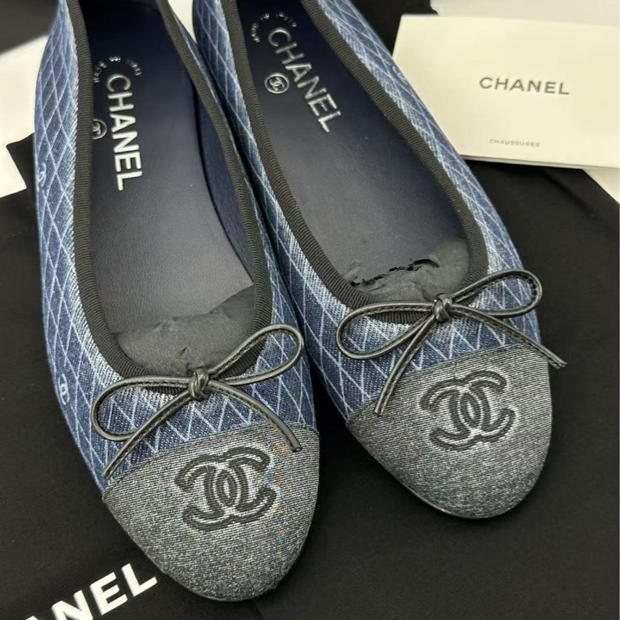 Chanel 25P春夏最新海軍藍和深灰色牛仔芭蕾平底鞋39 號-1