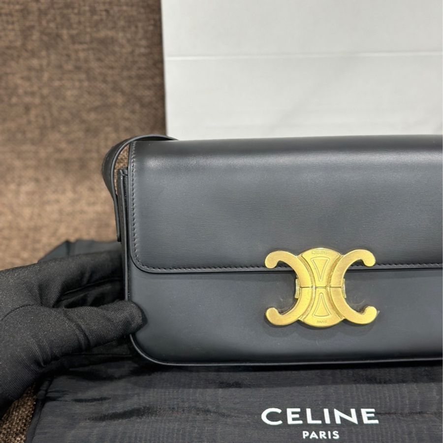 Celine TRIOMPHE亮澤牛皮革肩背包-1