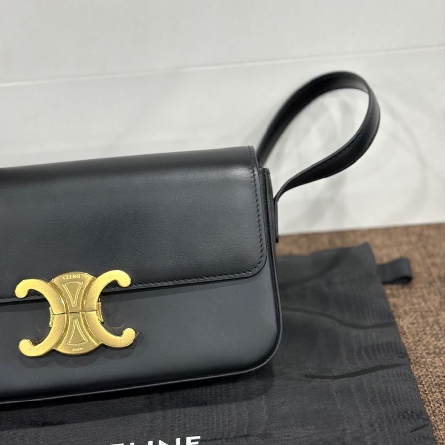 Celine TRIOMPHE亮澤牛皮革肩背包-2