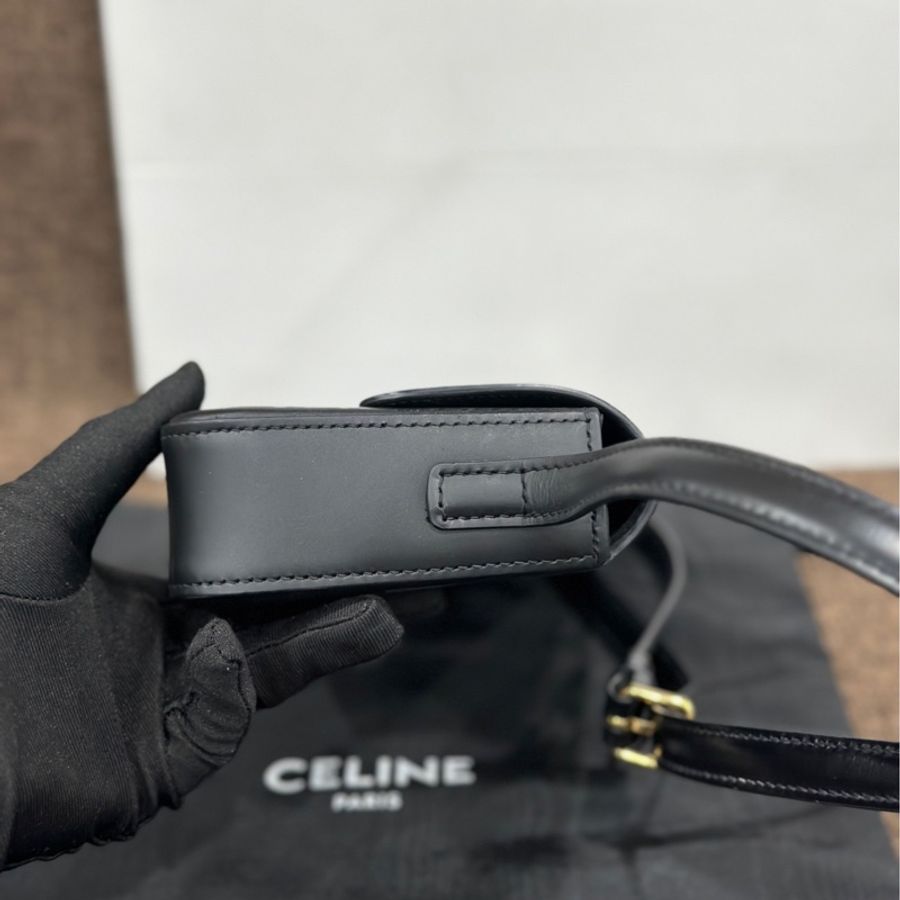 Celine TRIOMPHE亮澤牛皮革肩背包-3