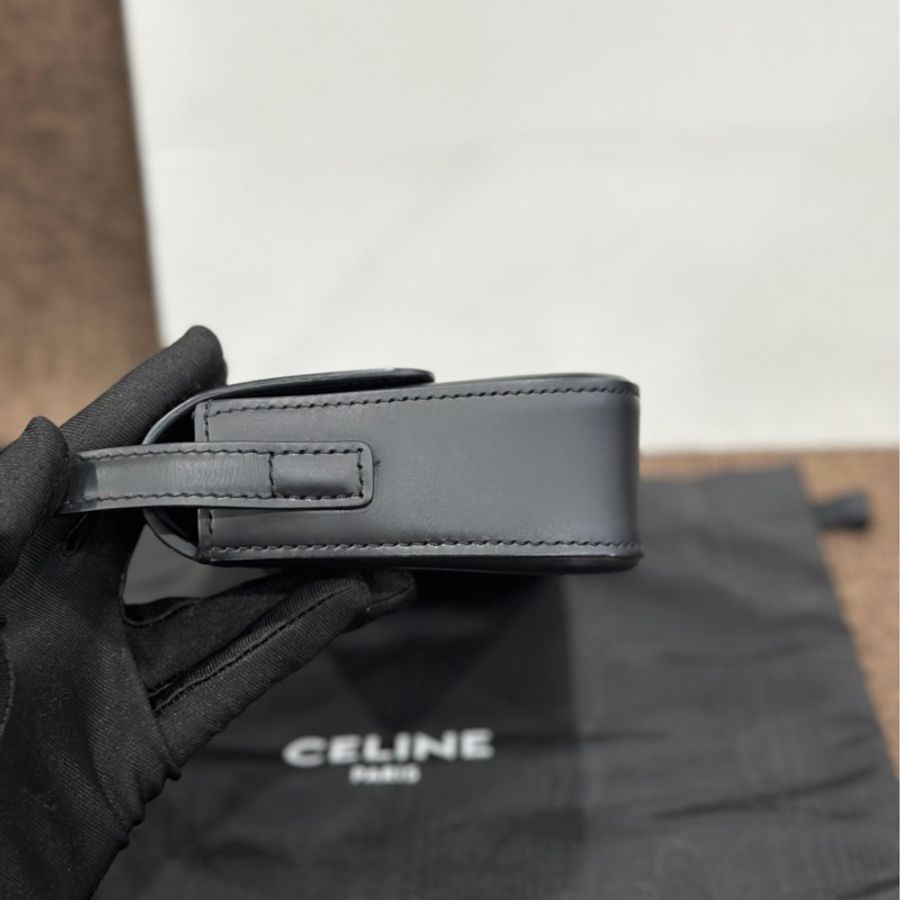 Celine TRIOMPHE亮澤牛皮革肩背包-5