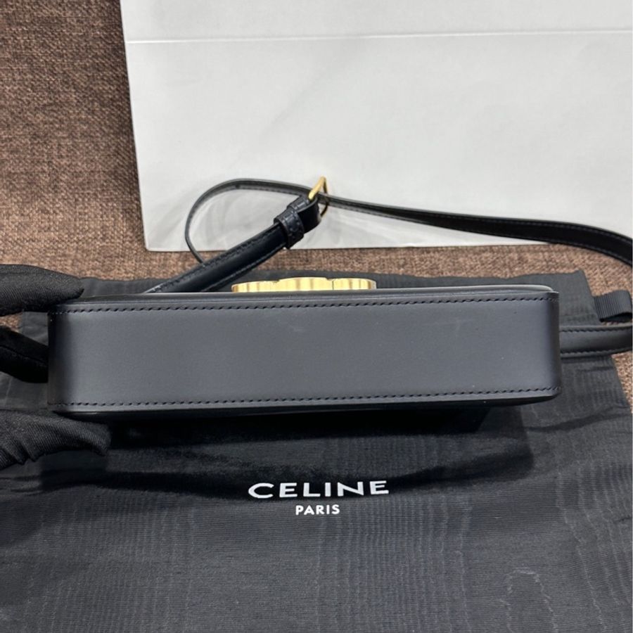Celine TRIOMPHE亮澤牛皮革肩背包-6