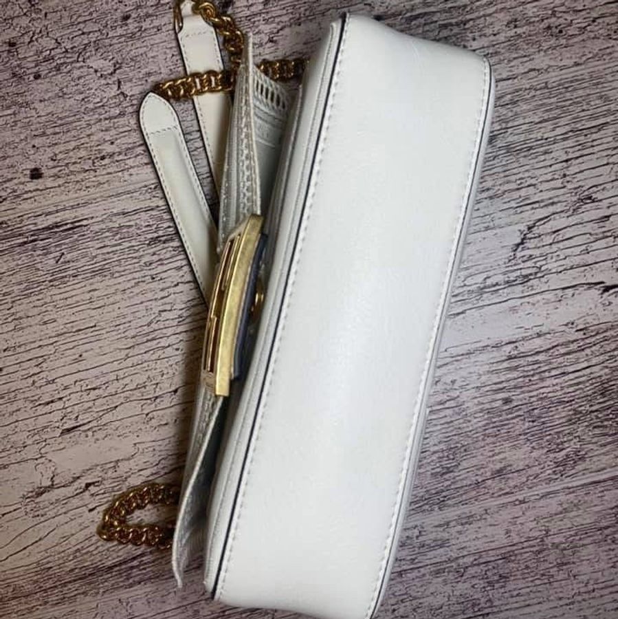 Fendi 蕾絲縷空雕花 白牛皮Baguette法棍包-4
