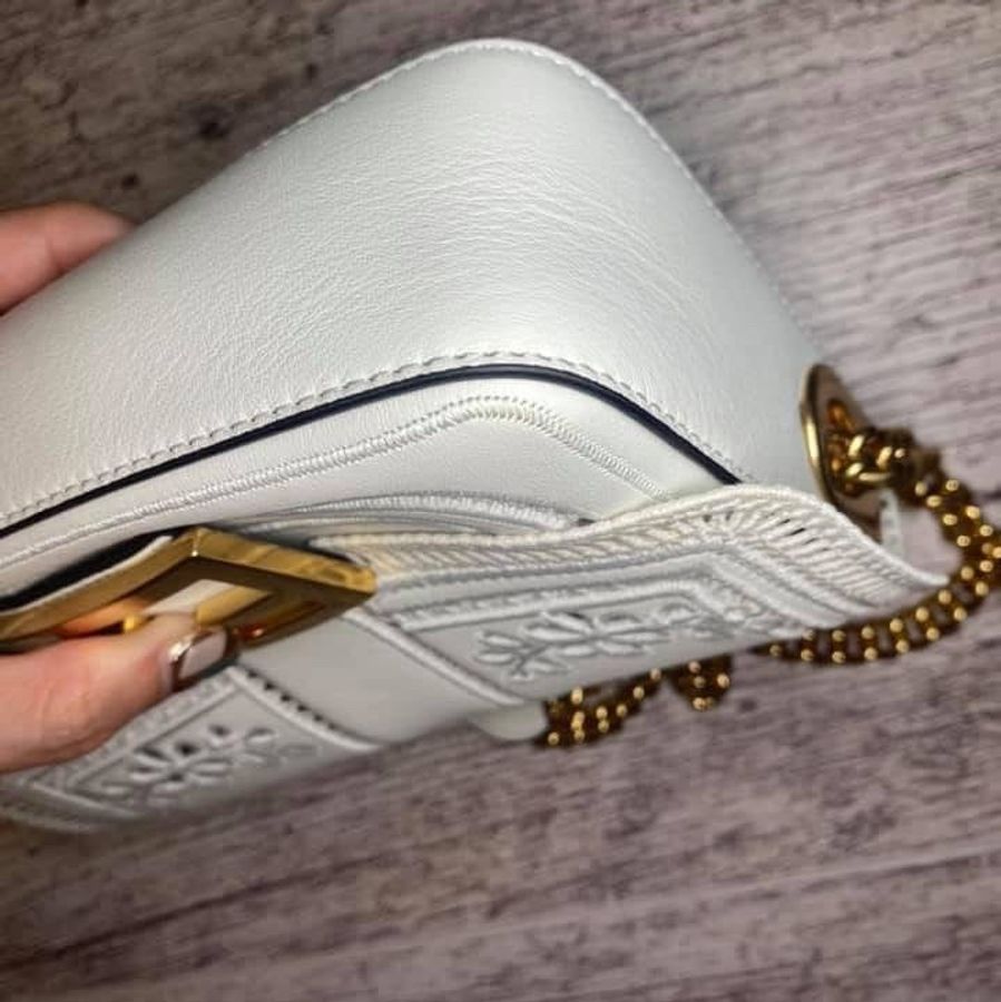 Fendi 蕾絲縷空雕花 白牛皮Baguette法棍包-8