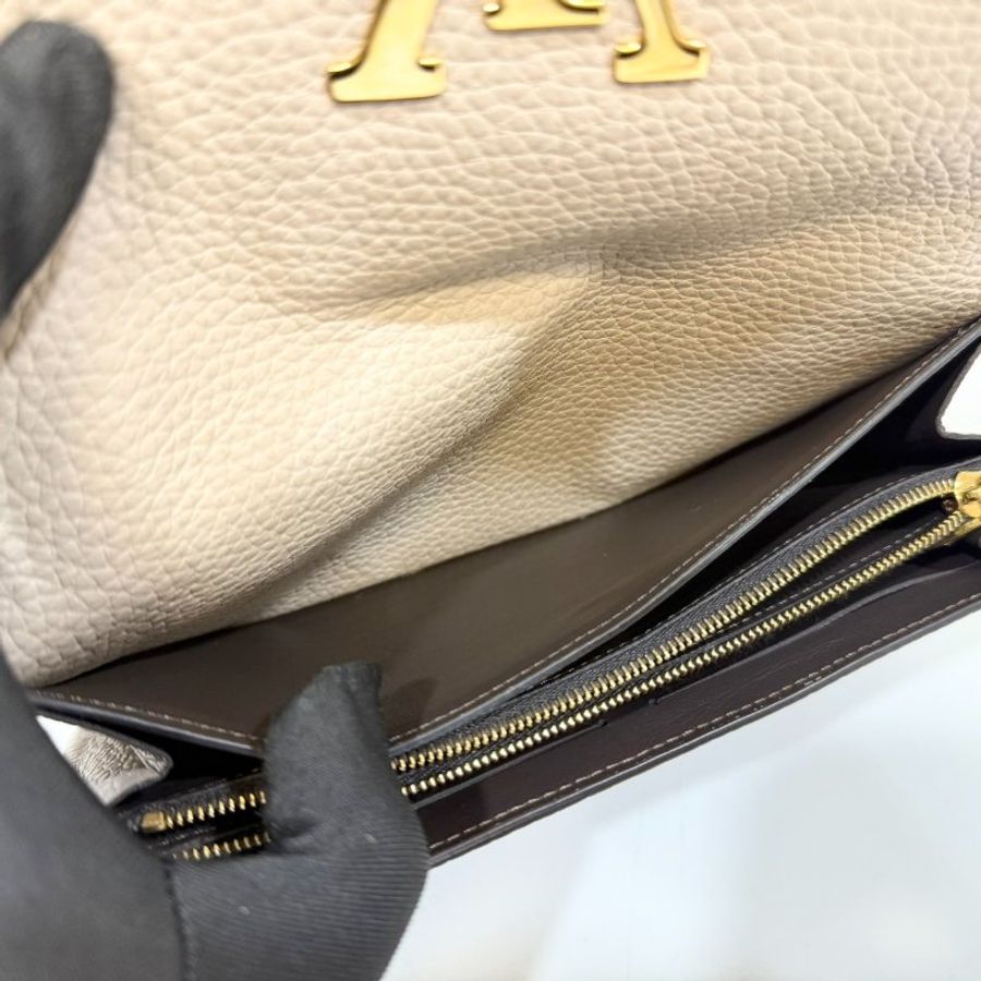 LouisVuitton路易威登LV卵石色Taurillon牛皮Capucines下蓋長夾金釦錢包M61249-12