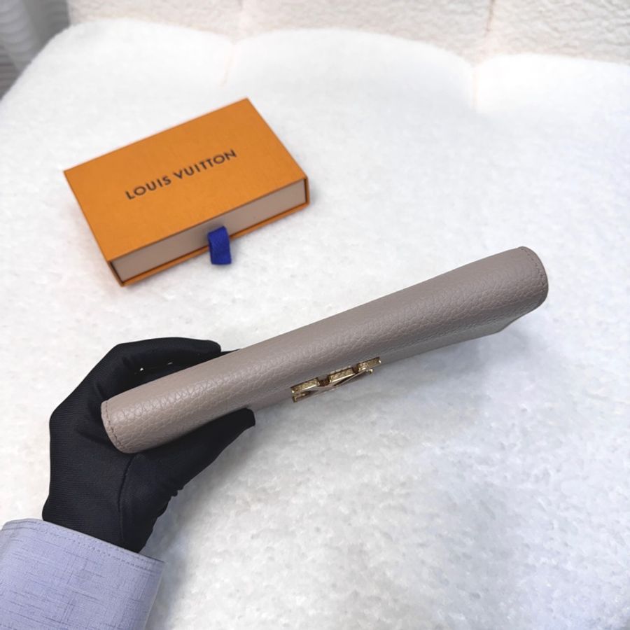 LouisVuitton路易威登LV卵石色Taurillon牛皮Capucines下蓋長夾金釦錢包M61249-8