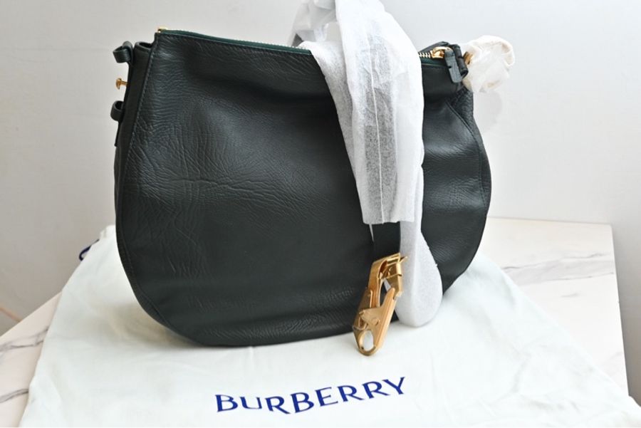 Burberry 大容量經典款馬頭包-6
