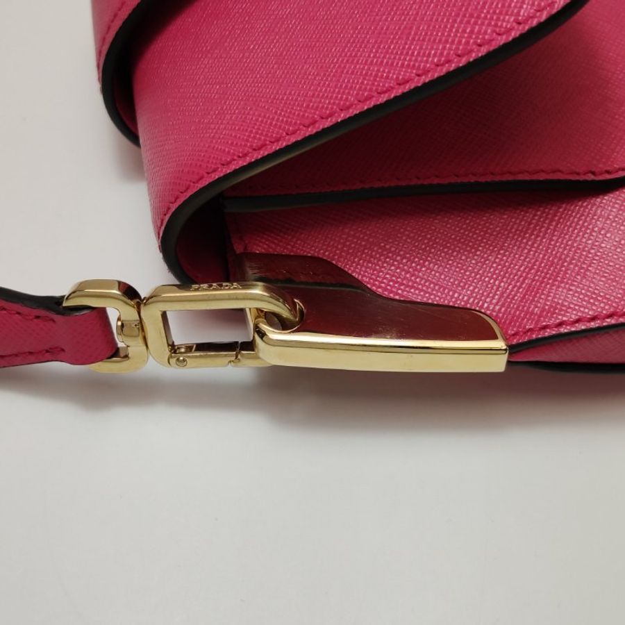 95❤Prada Sidonie 紅色牛皮插扣斜挎單肩包-11