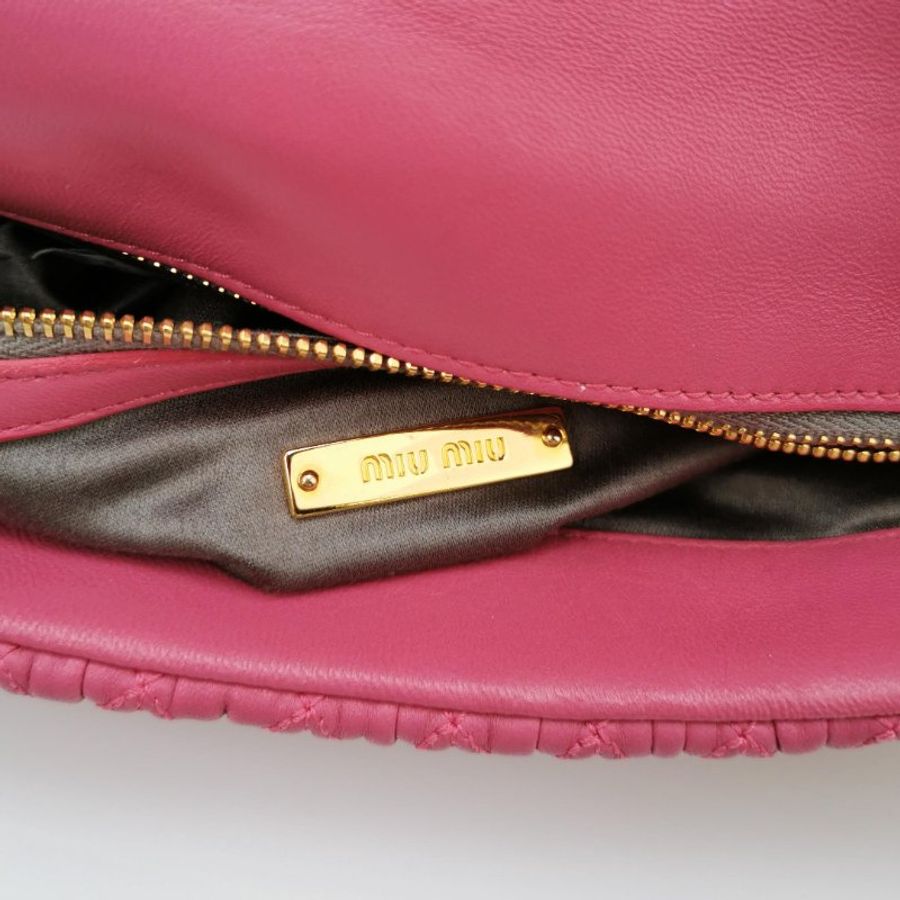 95❤MIU MIU Crystal系列羊皮玫紅色寶石鏈條單肩包-7