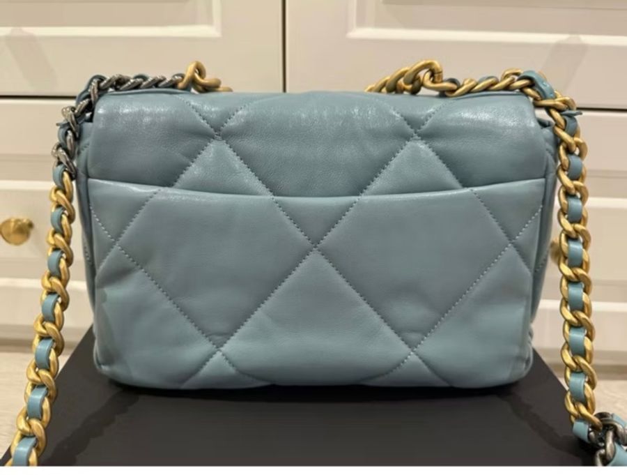 9.8新》保證專櫃正品香奈兒chanel19包小號-1