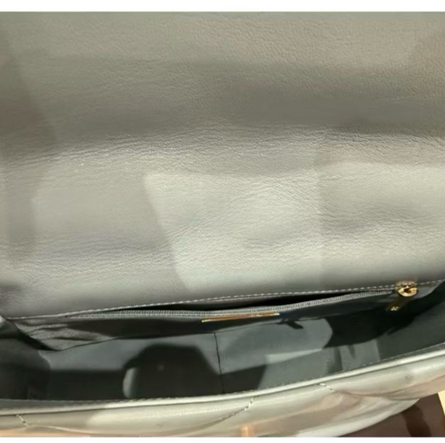 9.8新》保證專櫃正品香奈兒chanel19包小號-4