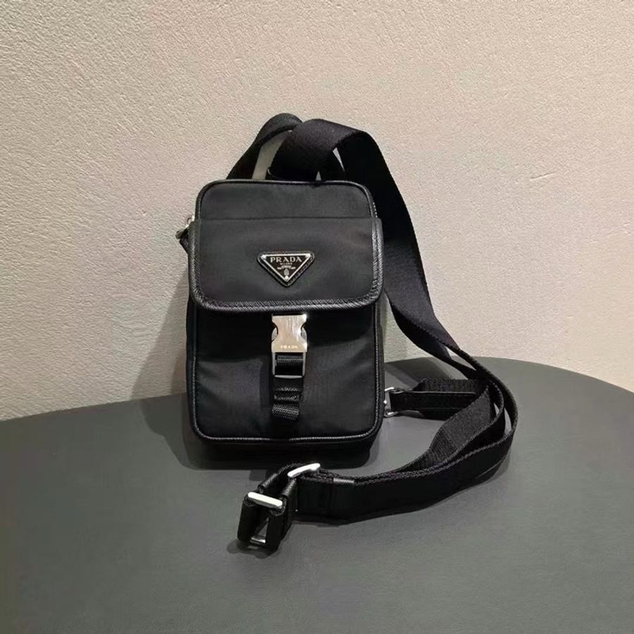 促銷品  Prada Re-Nylon 和 Saffiano 皮革智能手機保護套-0