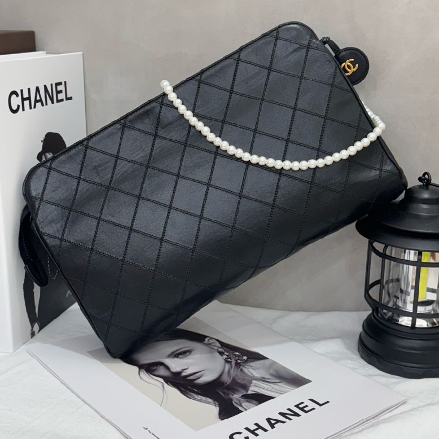 Chanel 黑色菱格手拿包-2