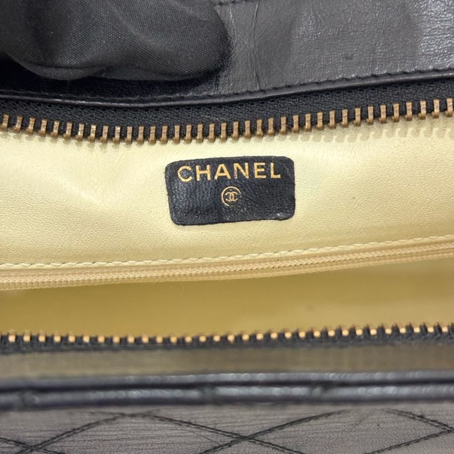 Chanel 黑色菱格手拿包-20