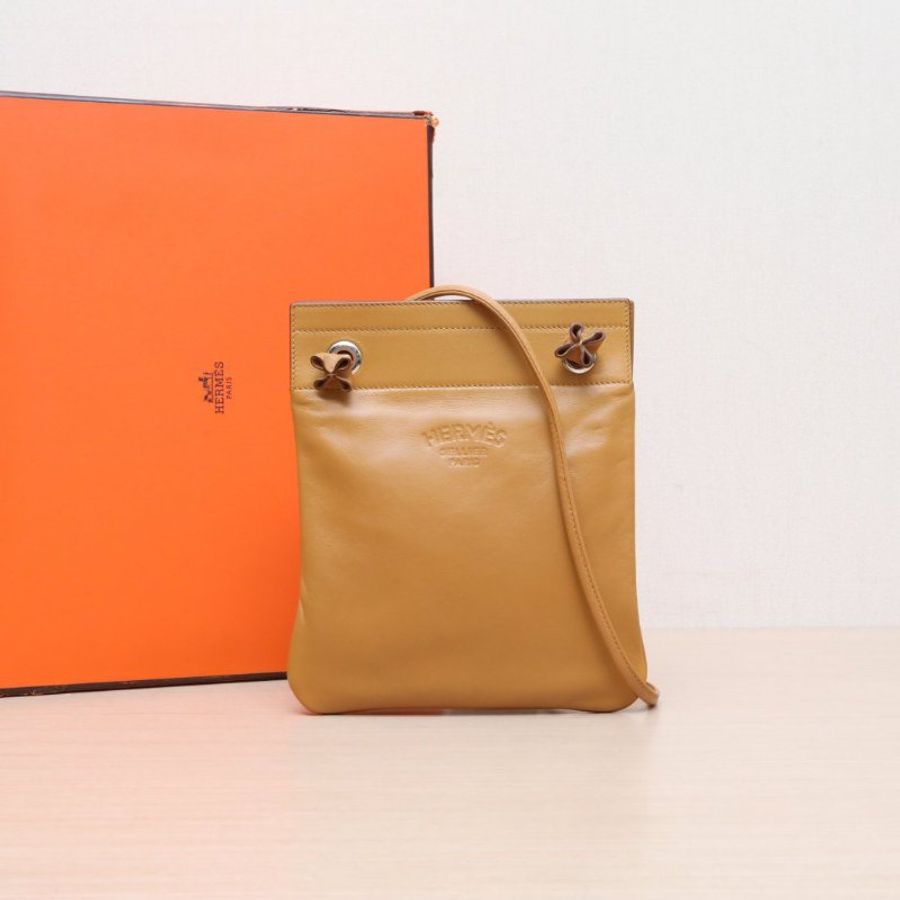 HERMES(愛馬仕) Aline 馬夫包 Mini 19 2S芝麻色 Swift皮 Z刻 銀扣-1