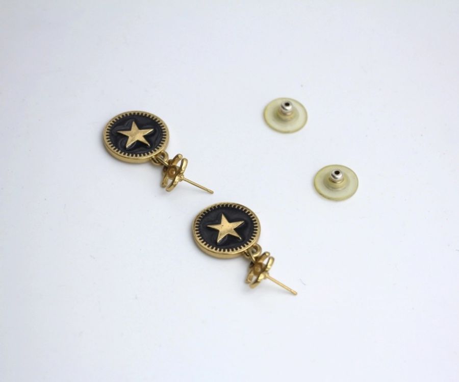 Chanel Vintage 01P金屬黑色星星吊墜耳針-4