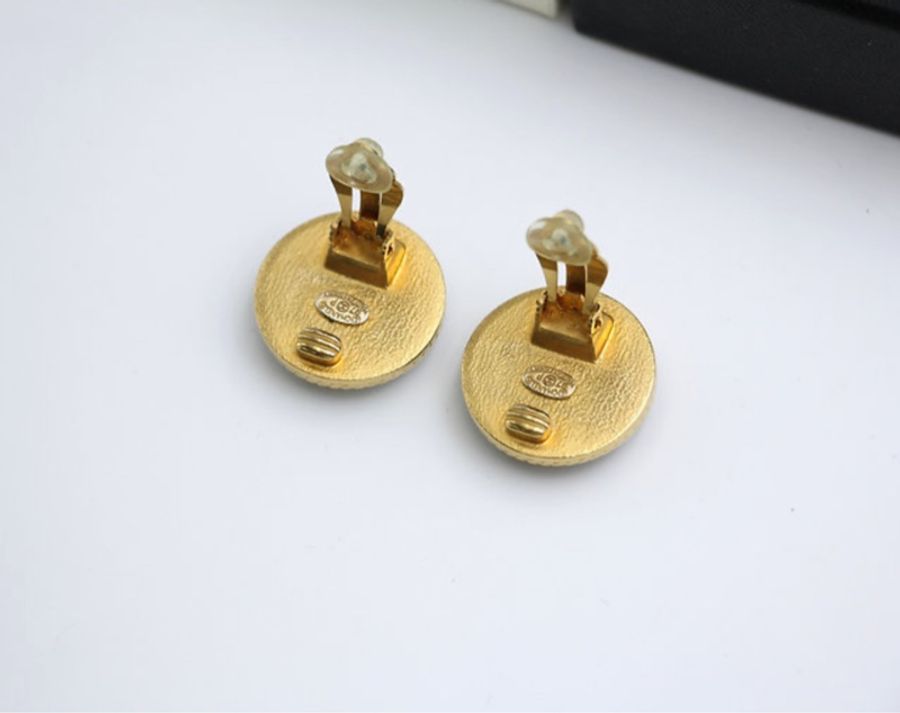 Chanel Vintage 97P 貝母胡桃木黑金耳環-11