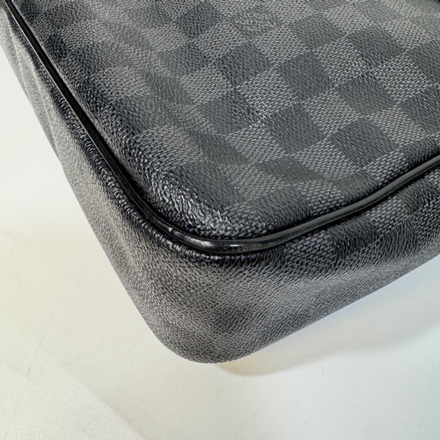 LV 路易威登 黑灰棋盤格 Damier Graphite Daniel Messenger 下蓋包 斜背包 肩背包 N58029-16