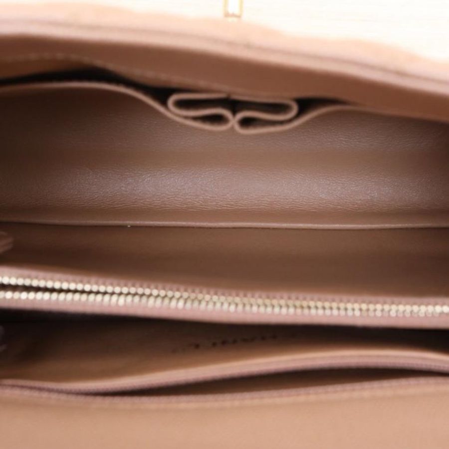 CHANEL(香奈兒) Coco Handle 中號 29cm 奶茶色 荔枝 24開 金扣 蜥蜴皮手柄-4
