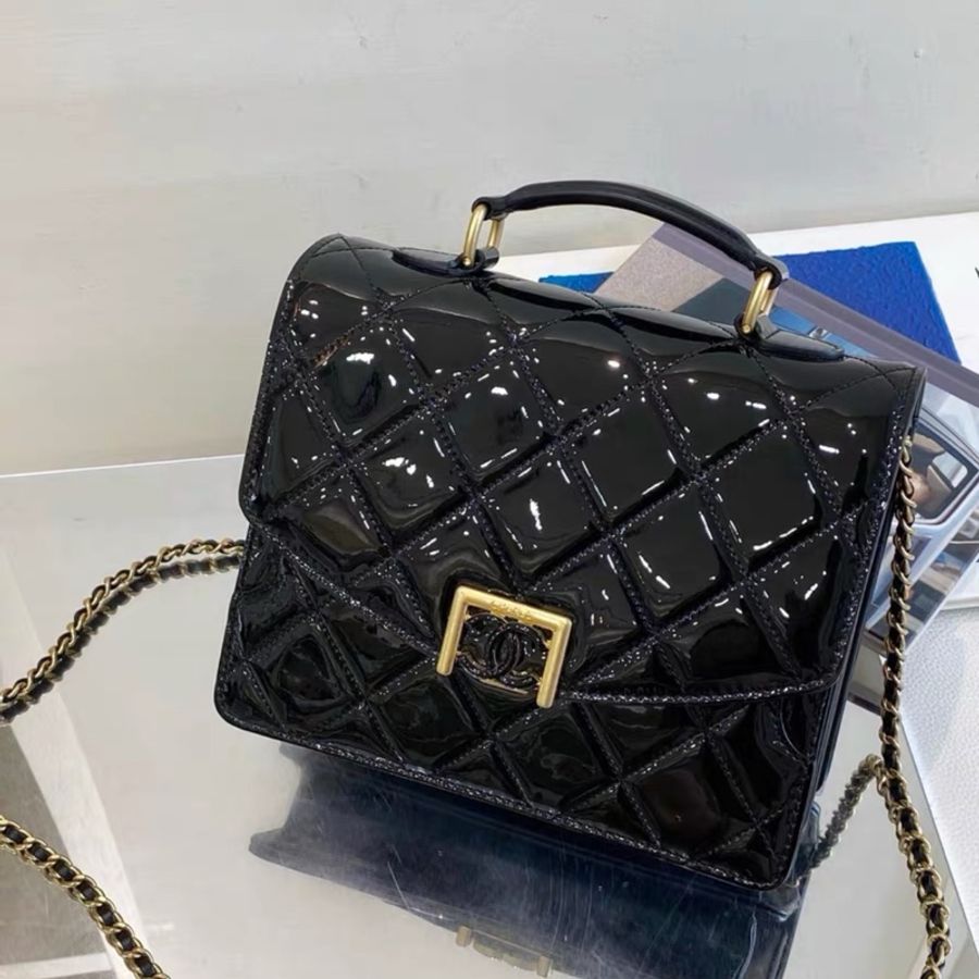 Chanel 香奈兒 22K 漆皮黑金郵差包 晶片款 經典中又有設計風格😻-1