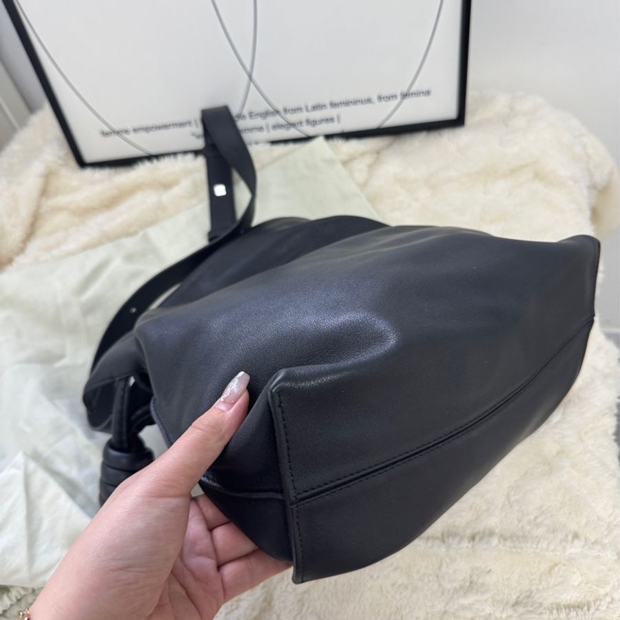 ✨全場最高CP值✨Loewe 黑色福袋包-2