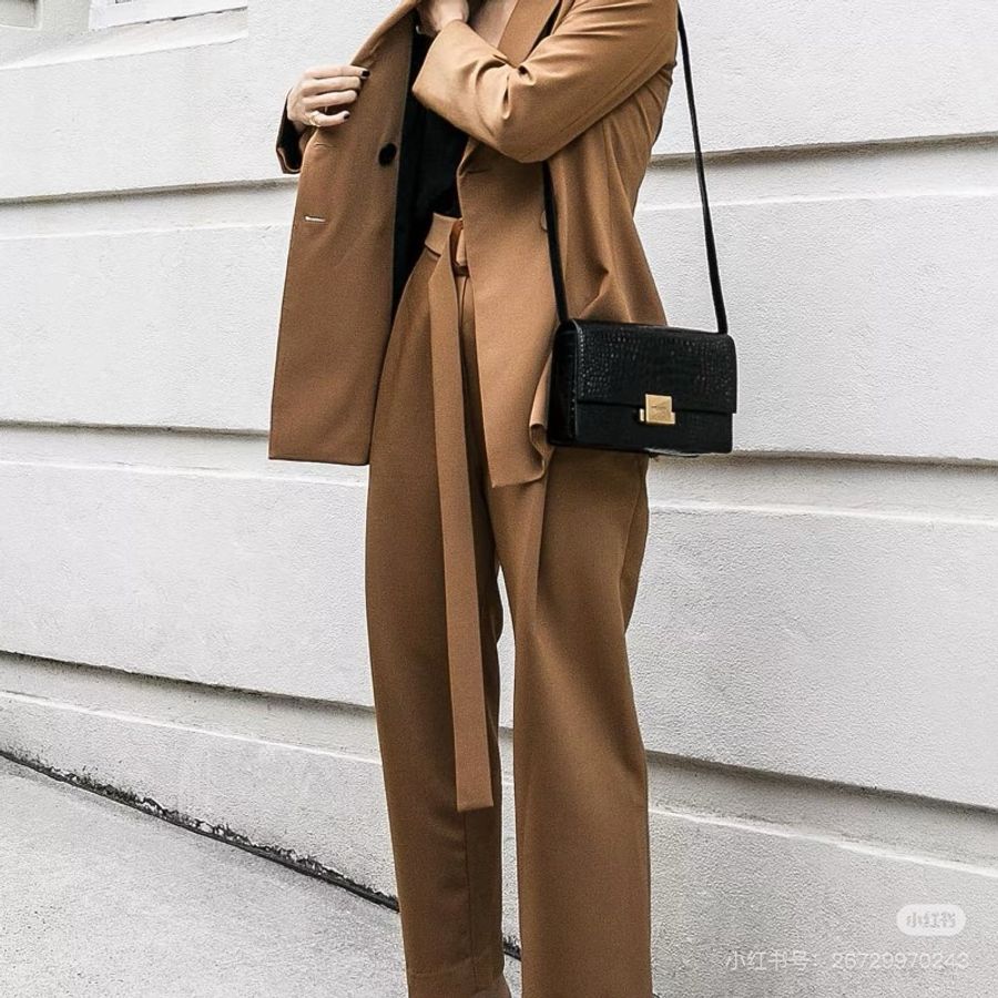 YSL 聖羅蘭 Bellechasse 黑色 亮面 曼哈頓 鱷魚壓紋 郵差包 信封包 斜背包 側背包 肩背包-1