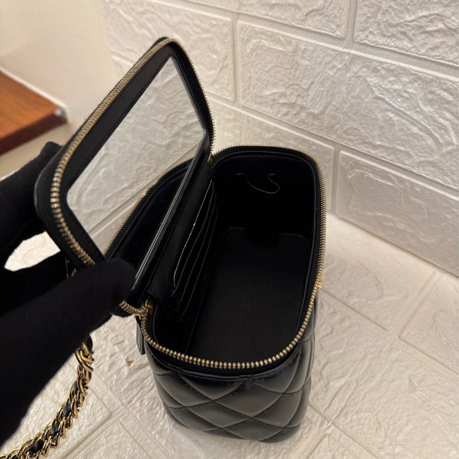 Chanel黑菱格金手提化妝箱包-3