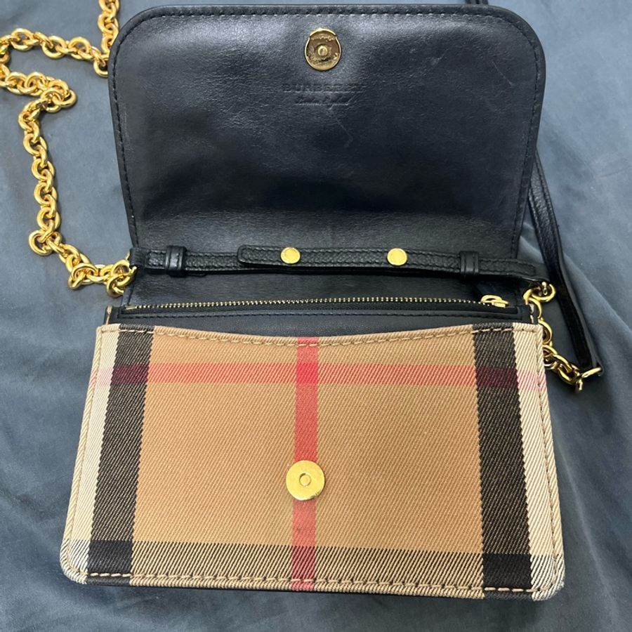 Burberry WOC-11