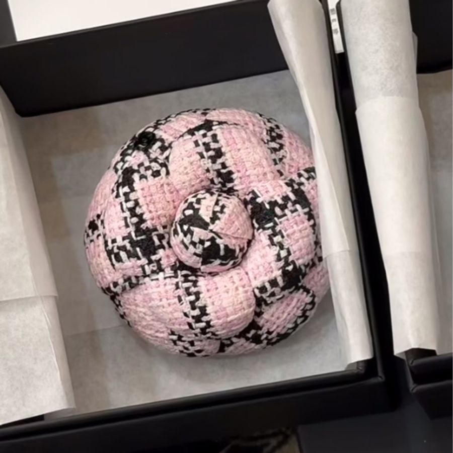 Chanel香奈兒25S毛呢山茶花胸針-1