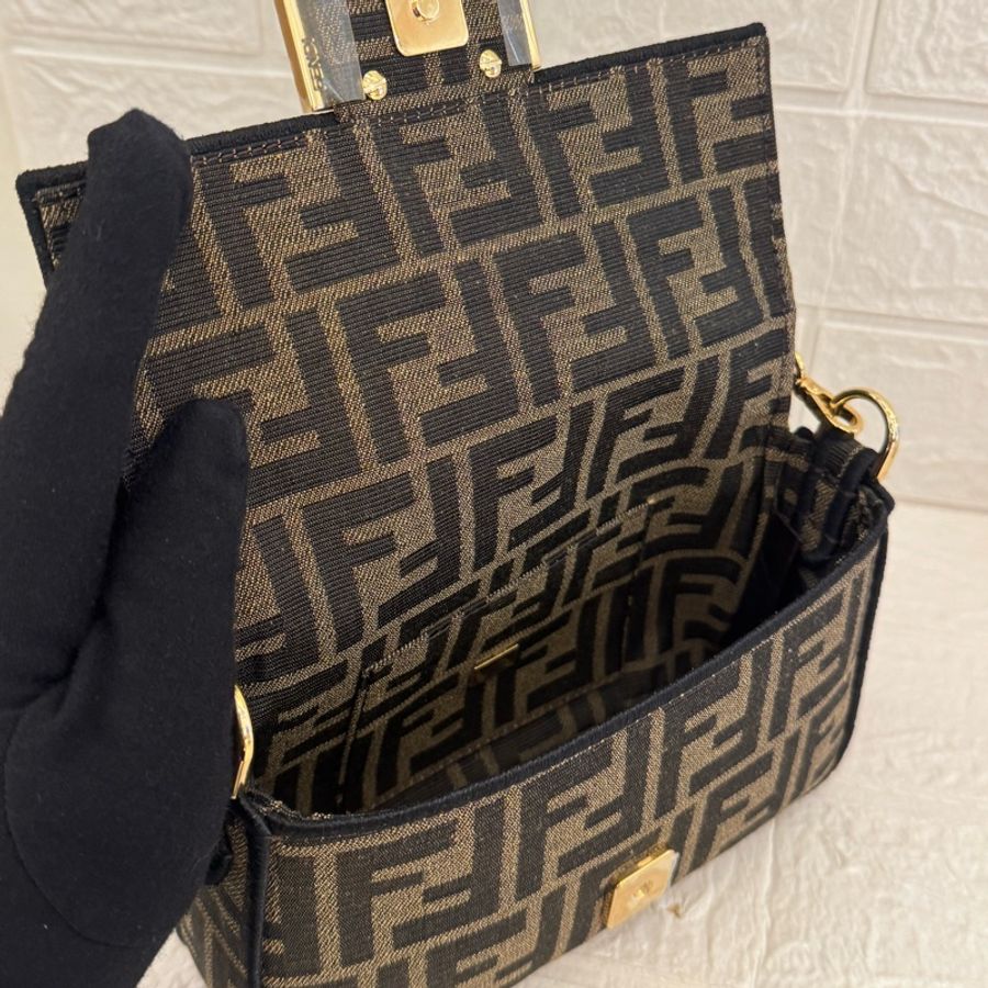 Fendi 滿版mini貝貴包-5