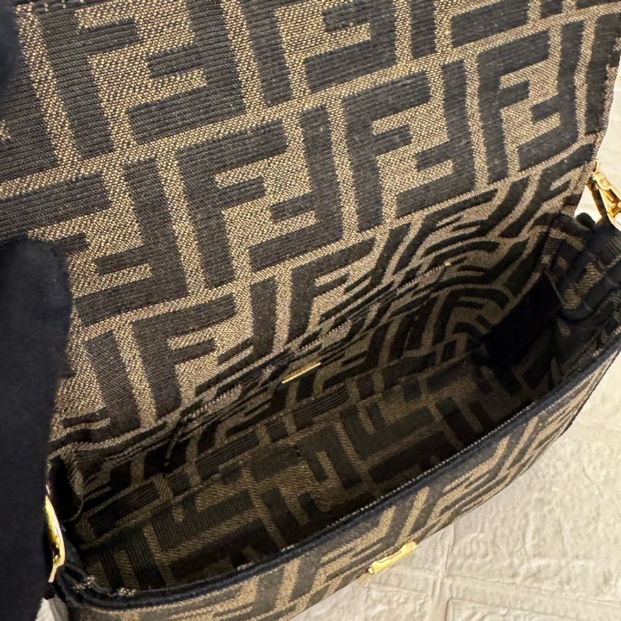 Fendi 滿版mini貝貴包-6
