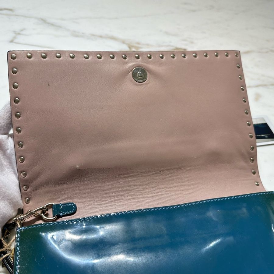 Valentino Garavani Rockstud 漆皮 鉚釘 手拿包-11