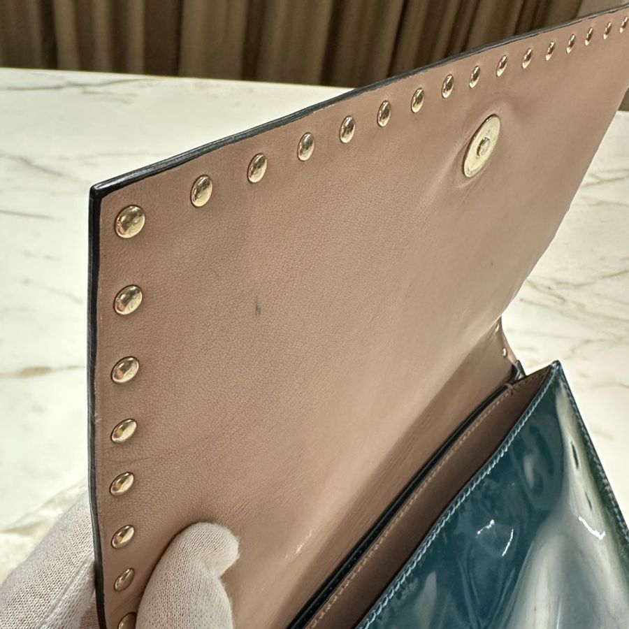 Valentino Garavani Rockstud 漆皮 鉚釘 手拿包-12