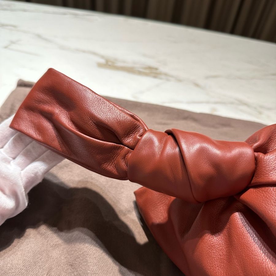 Bottega Veneta Twist 小牛皮 手腕包 紅棕-1