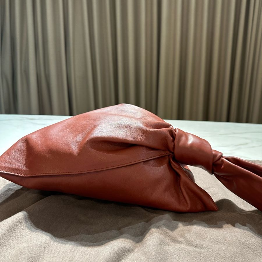 Bottega Veneta Twist 小牛皮 手腕包 紅棕-4