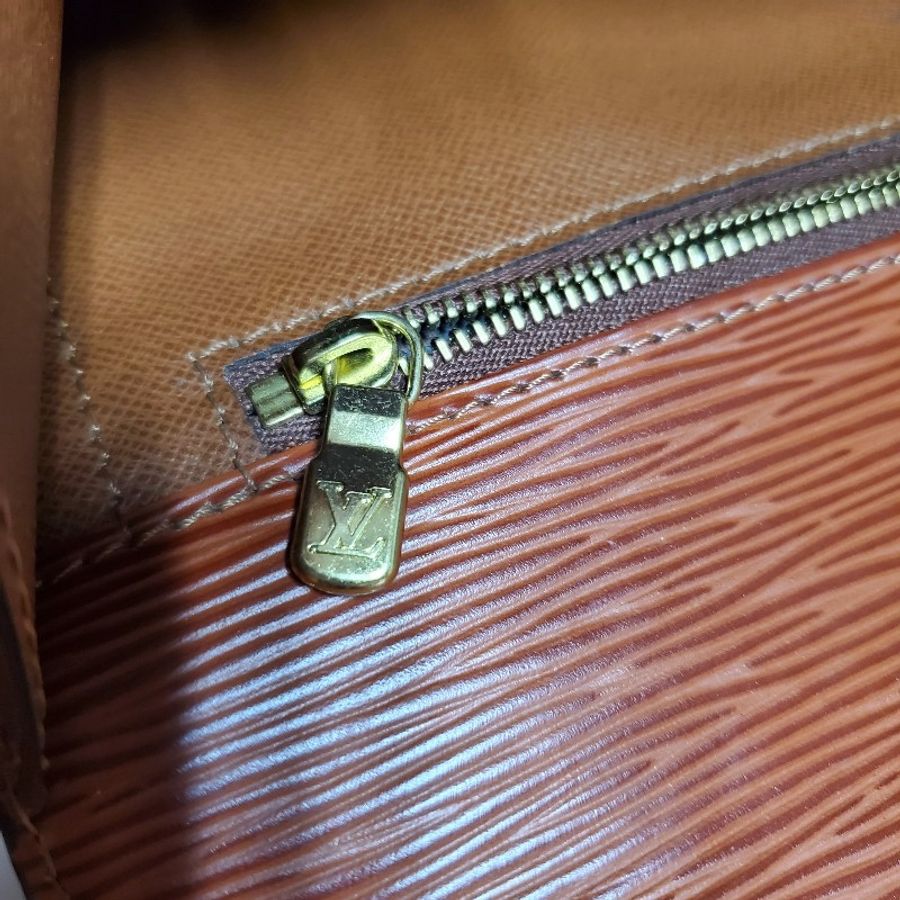 LV vintage Louis Vuitton Monceau 28 Epi 側背包 郵差包-39