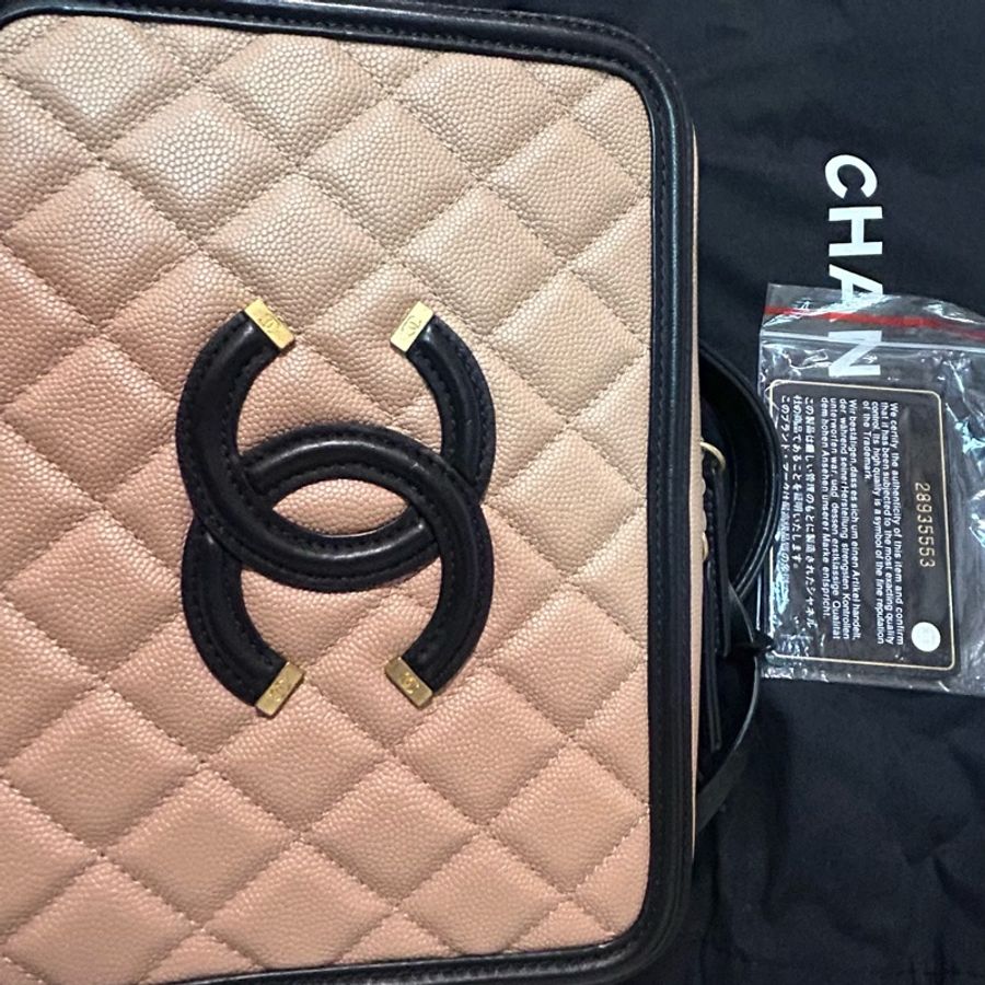 CHANEL 香奈兒 Vanity Case|裸粉黑邊金扣|Caviar 荔枝皮Chanel Vanity case /相機盒 21公分-12