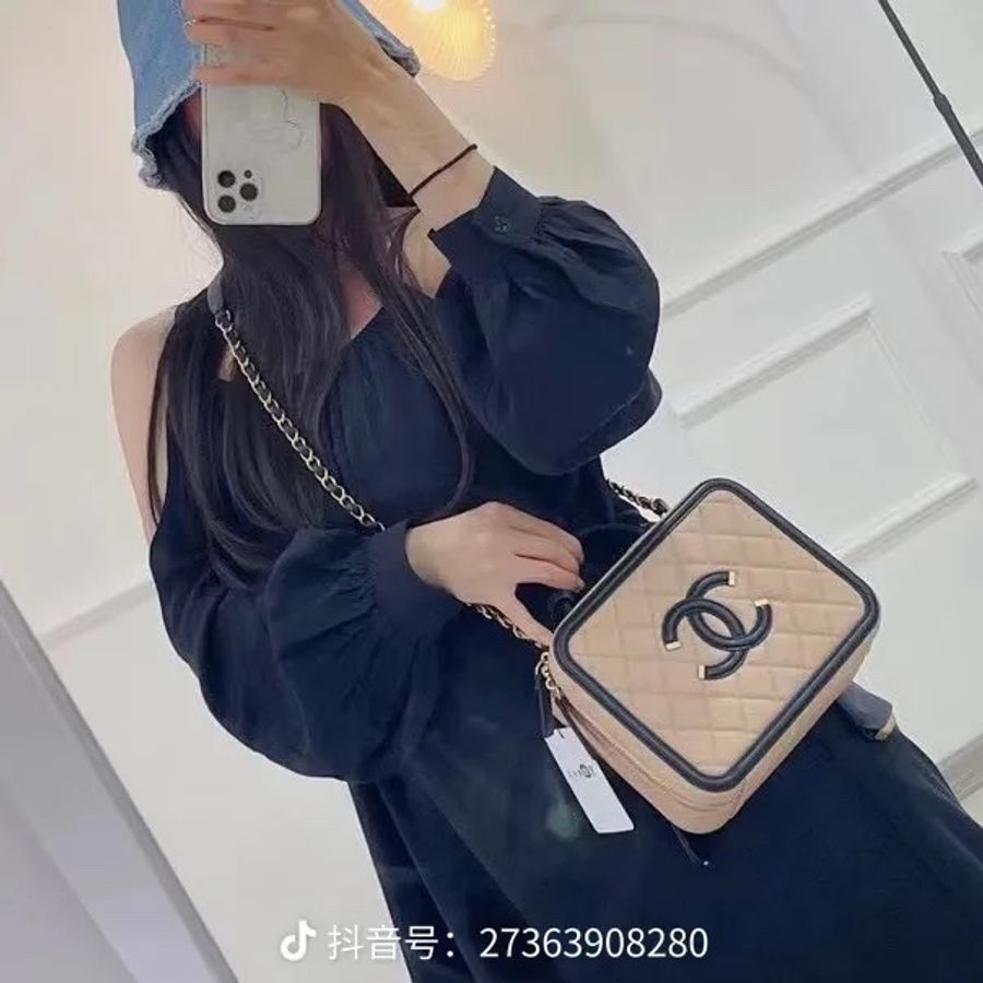 CHANEL 香奈兒 Vanity Case|裸粉黑邊金扣|Caviar 荔枝皮Chanel Vanity case /相機盒 21公分-36