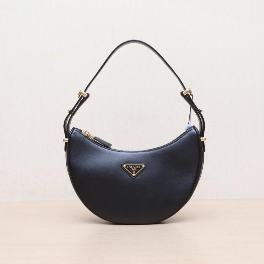 PRADA(普拉達) Arque 月牙包腋下包 黑色 金扣-0