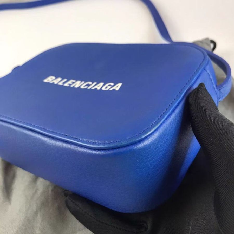 ✨ Balenciaga Everyday 藍色mini 相機包斜背包 18*6*13 97新配件塵袋-5