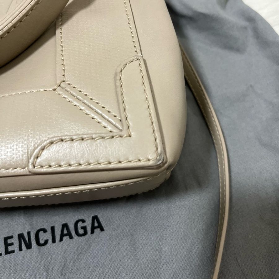Balenciaga 奶茶色皮革托特包-12