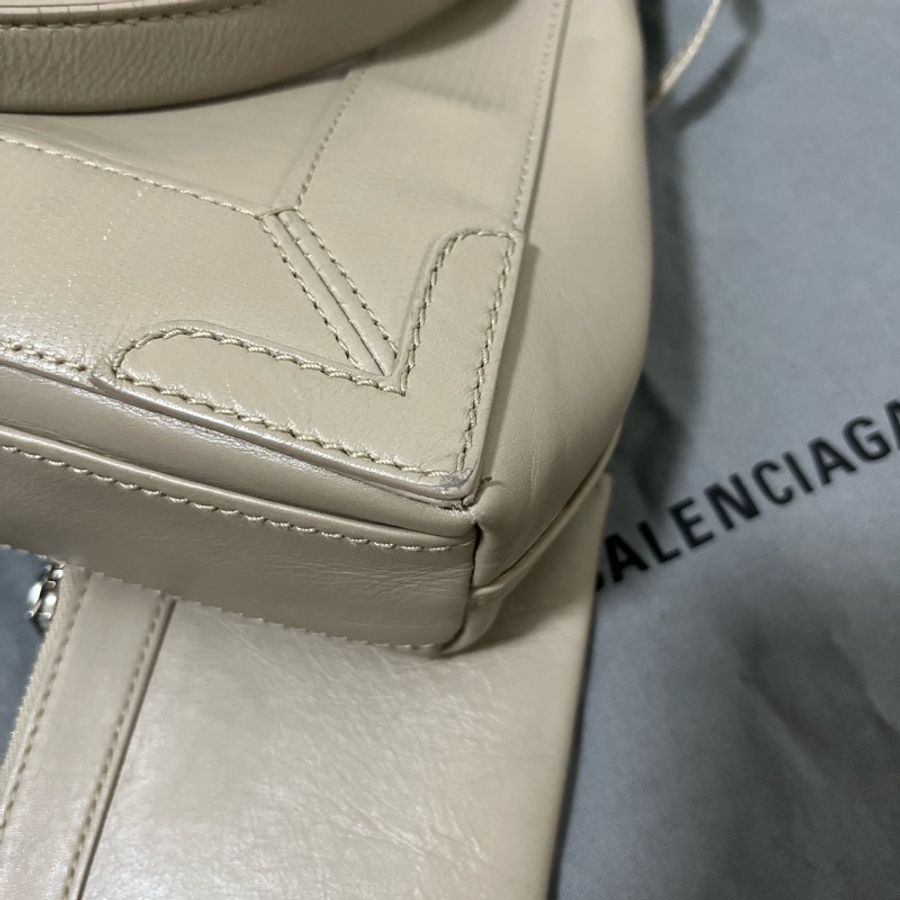 Balenciaga 奶茶色皮革托特包-13
