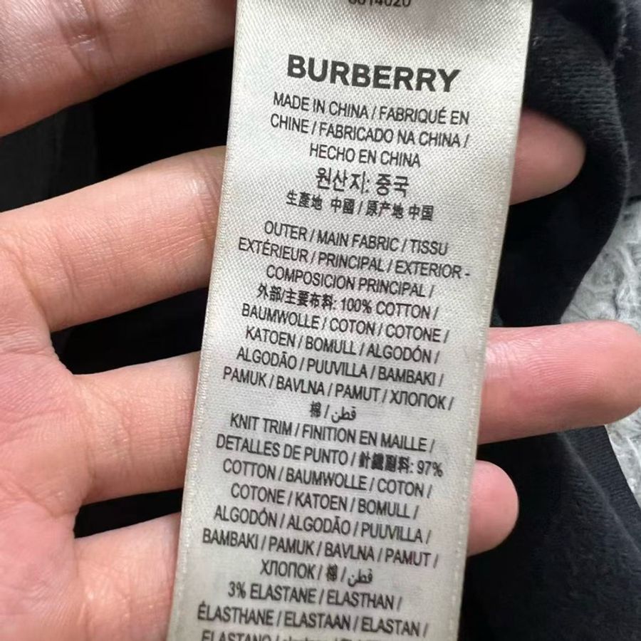 Burberry 巴寶莉 AI教父黃仁勳身著的萬元黑色短袖 好價帶走-4